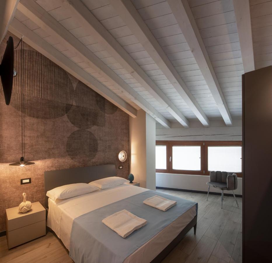Monte Isola - Decio Rooms ภายนอก รูปภาพ
